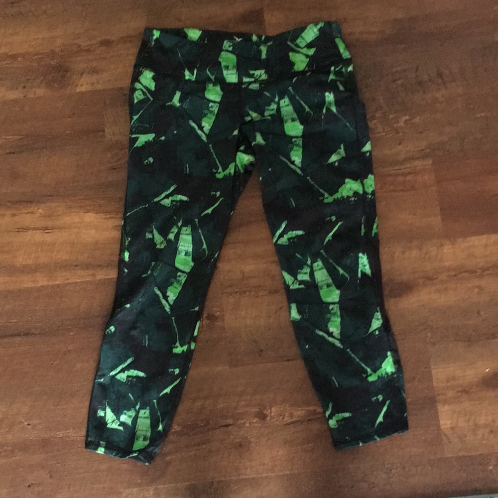 Old Navy capri leggings. Dri fit. Mesh paneling on the back of the leg.